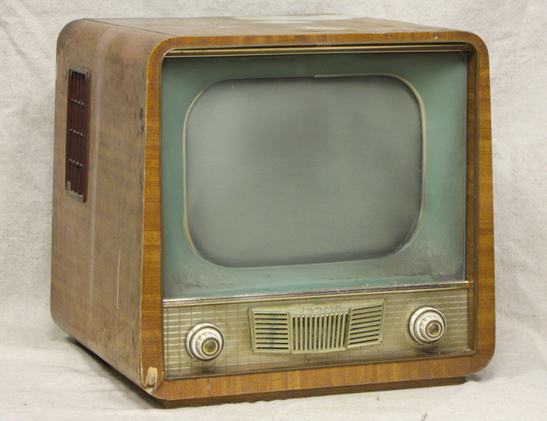 Первый телевизор купить. Телевизор Знамя 58. Пту-55 телевизор. Телевизионный приемник «Знамя-58». Пту-58 телевизор.