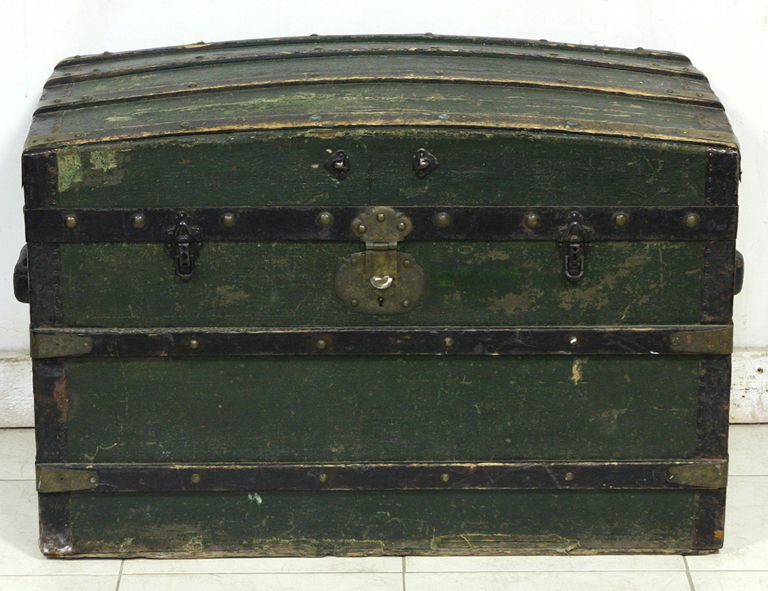 Старинный дорожный сундук 