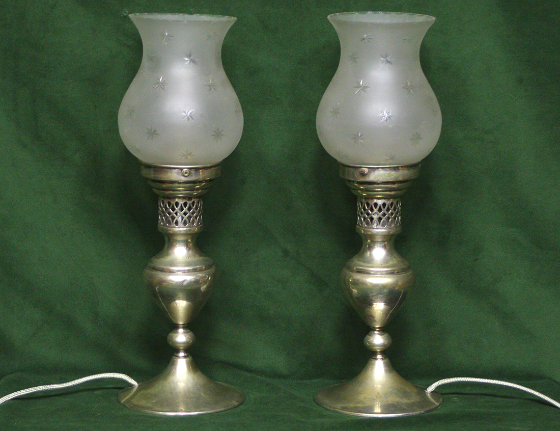 Пара старинных настольных светильников