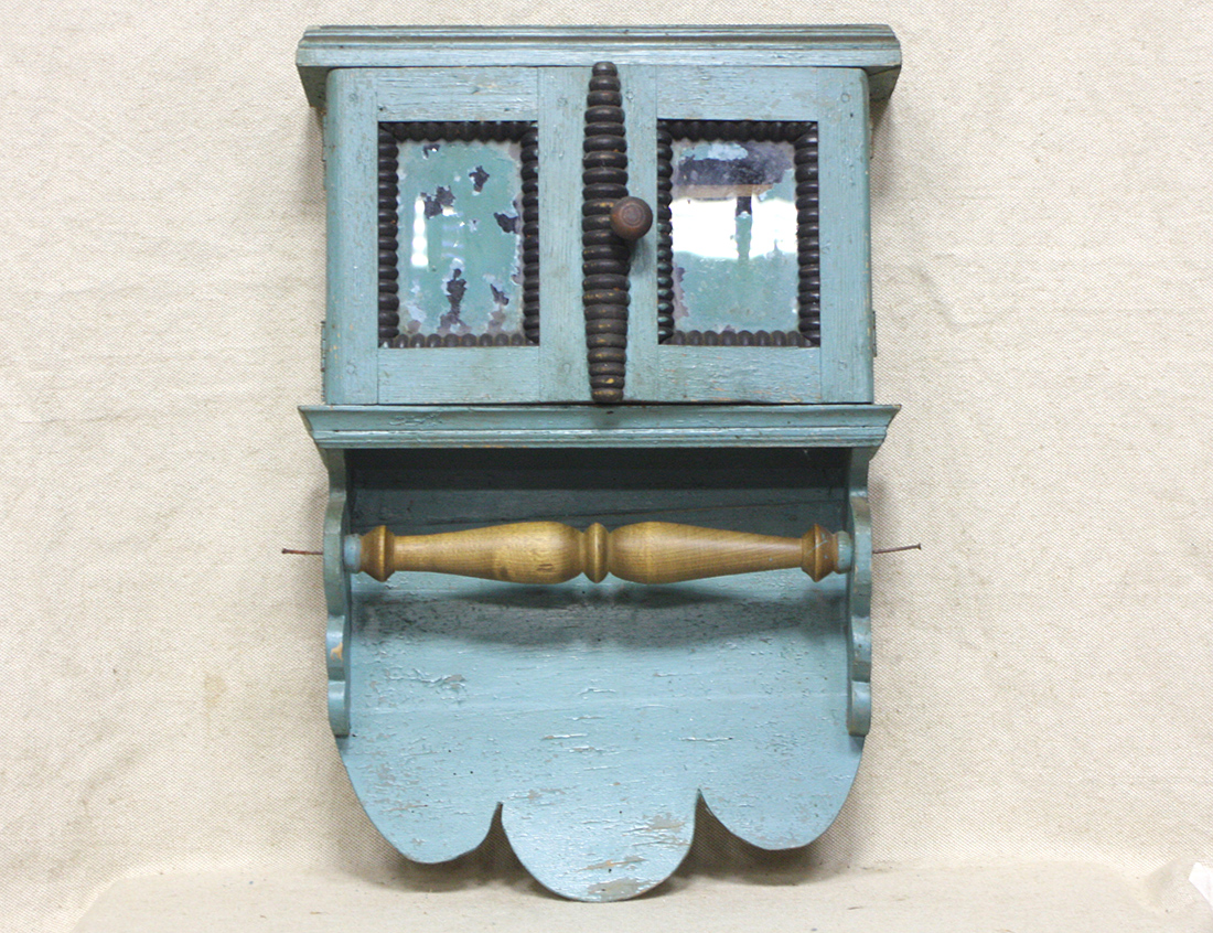 Вешалка для полотенец с ящиком