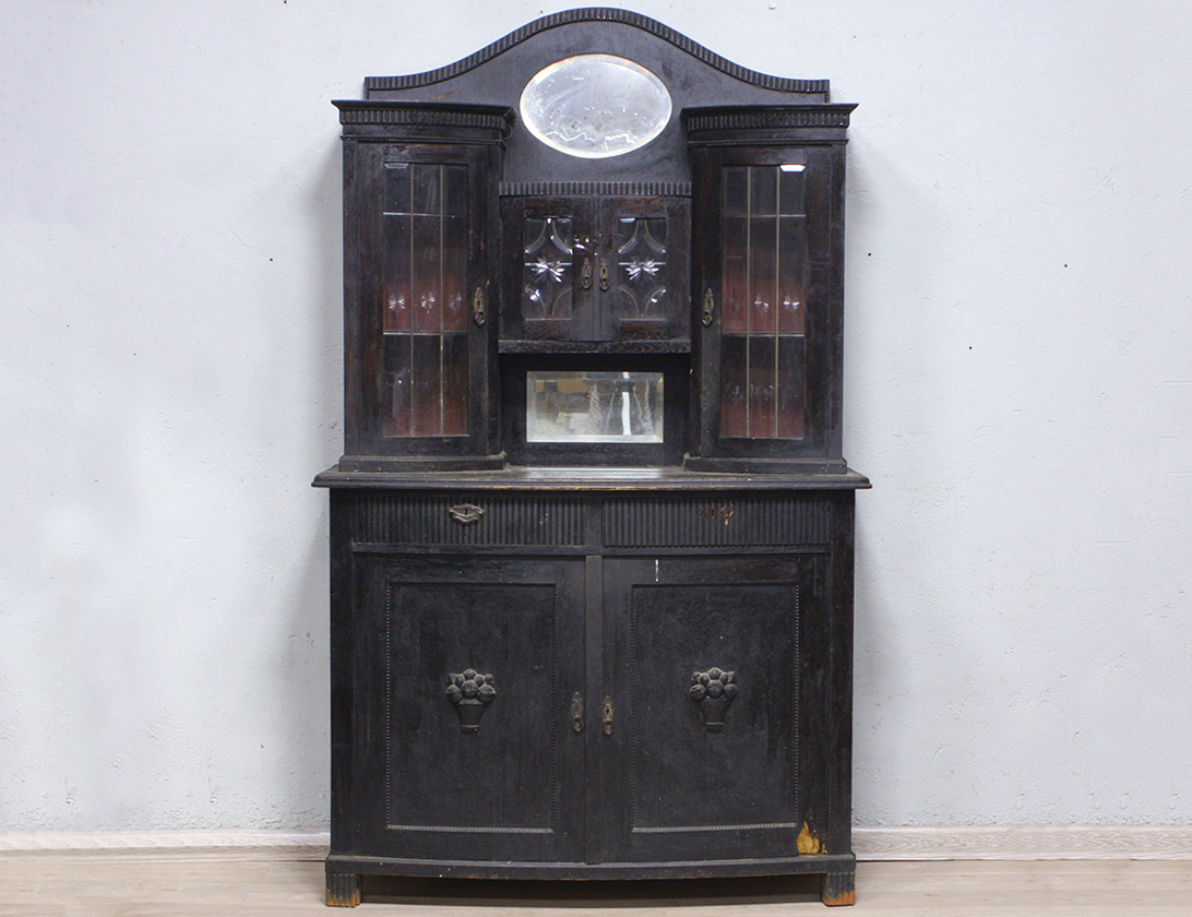 Старинный буфет