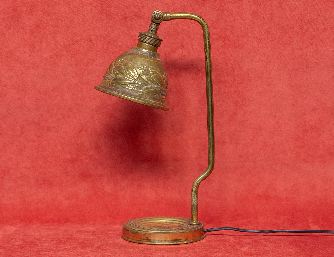 Антикварные лампы. Старинная лампа. Старинный настольный светильник. Старинная голландская лампа настольная. Старая настольная лампа арт.