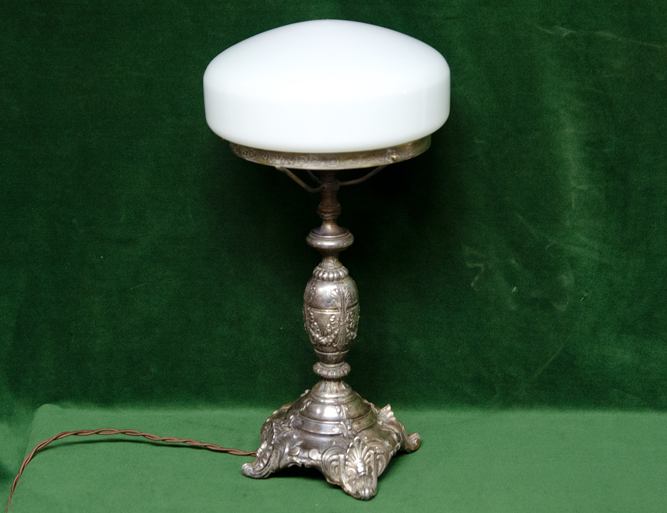 Настольная лампа фирмы Norblin 19в