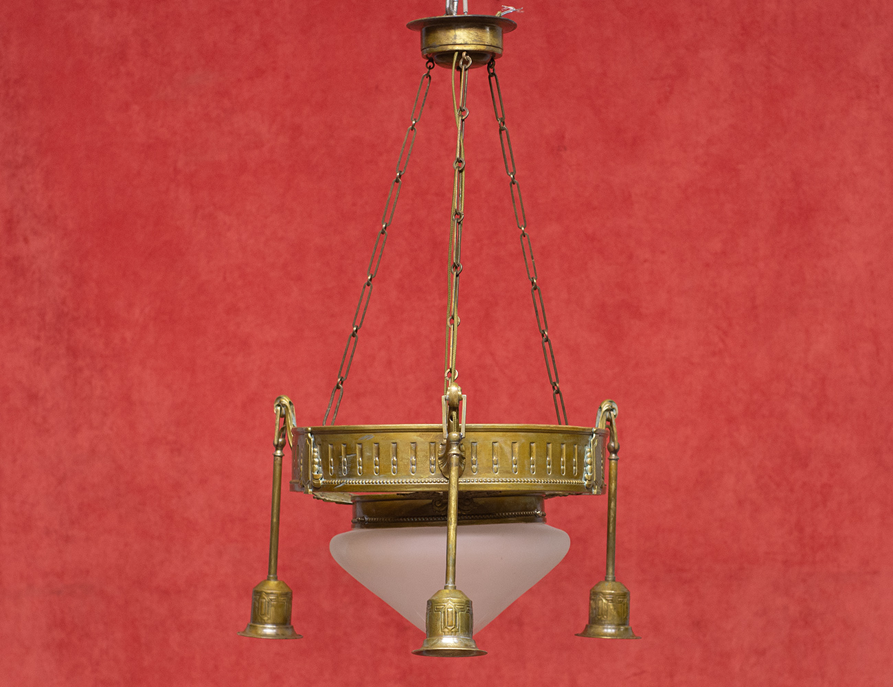 Старинная люстра стиля модерн