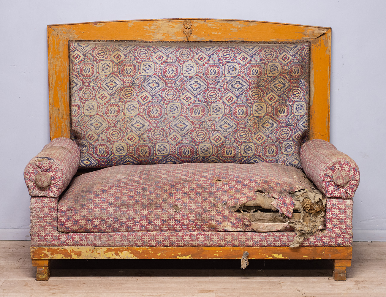 Контора К - Старинный диван с высокой спинкой, артикул ДВ