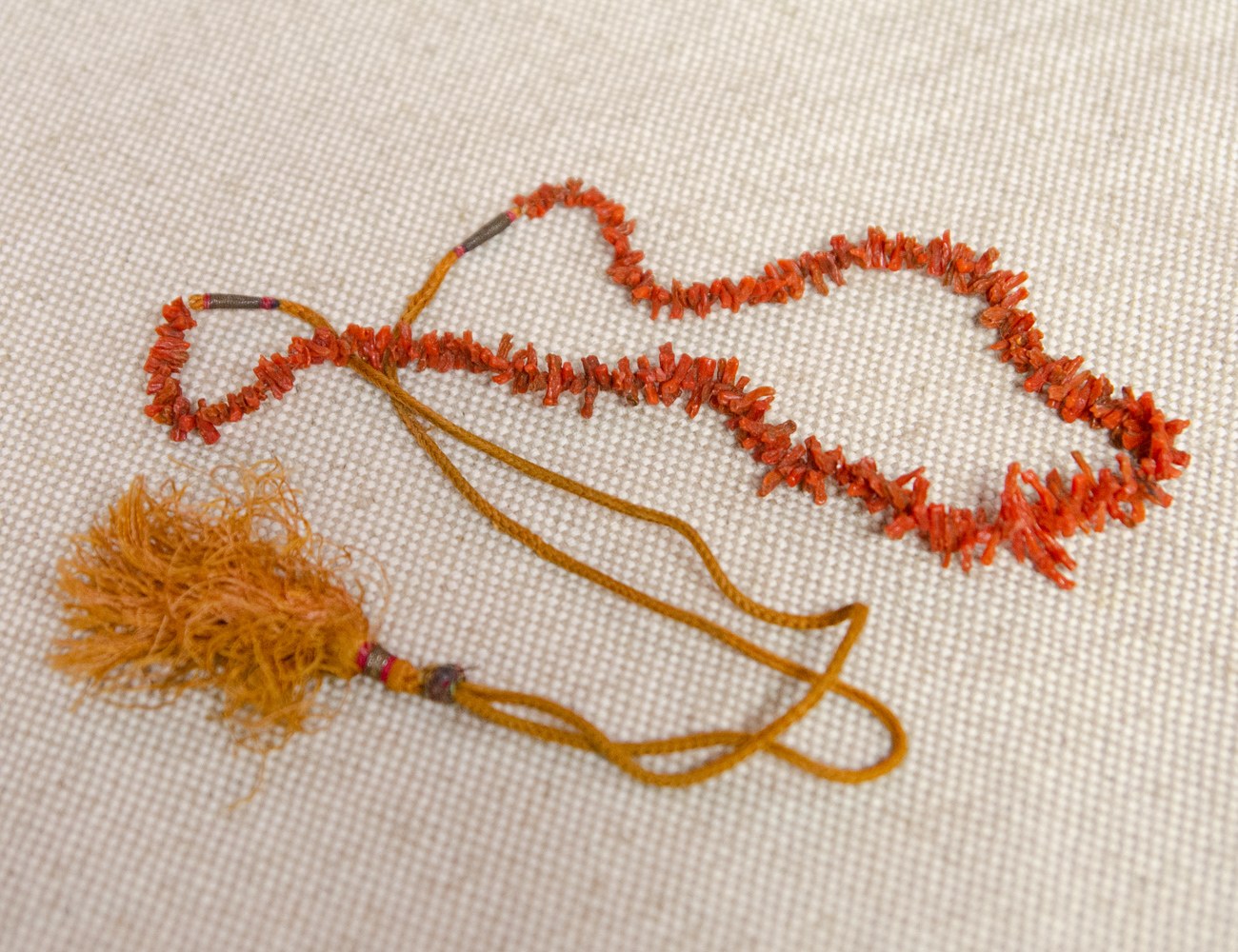 Винтажные коралловые бусы