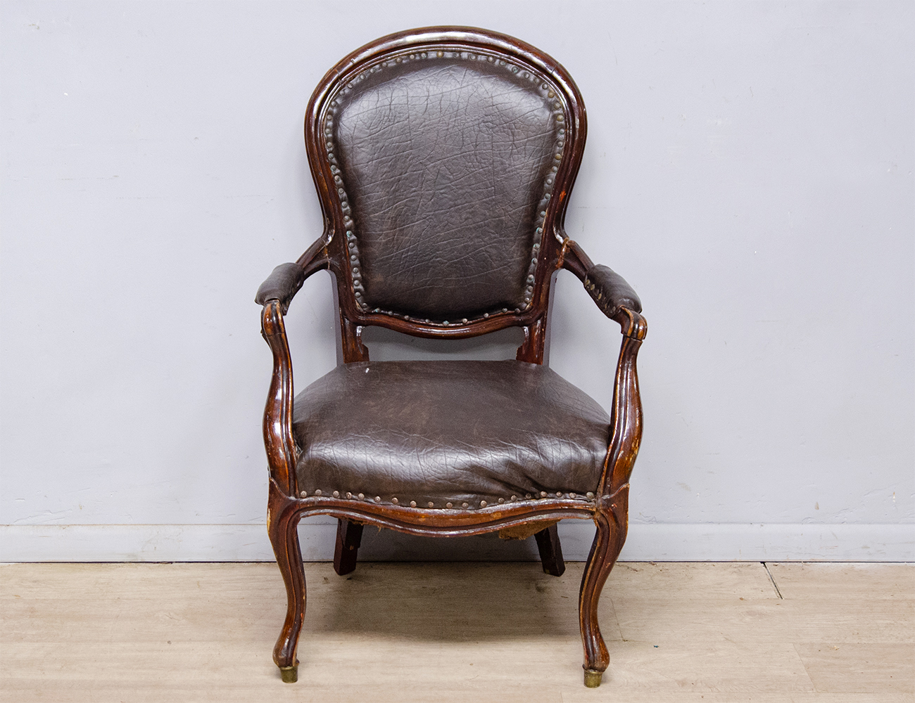 Антикварное кресло