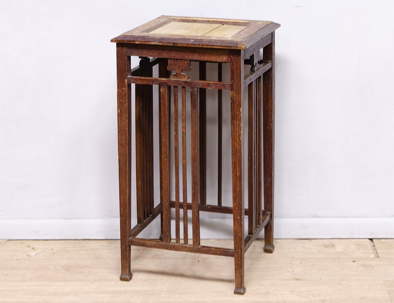 Антикварный подносный столик модерн