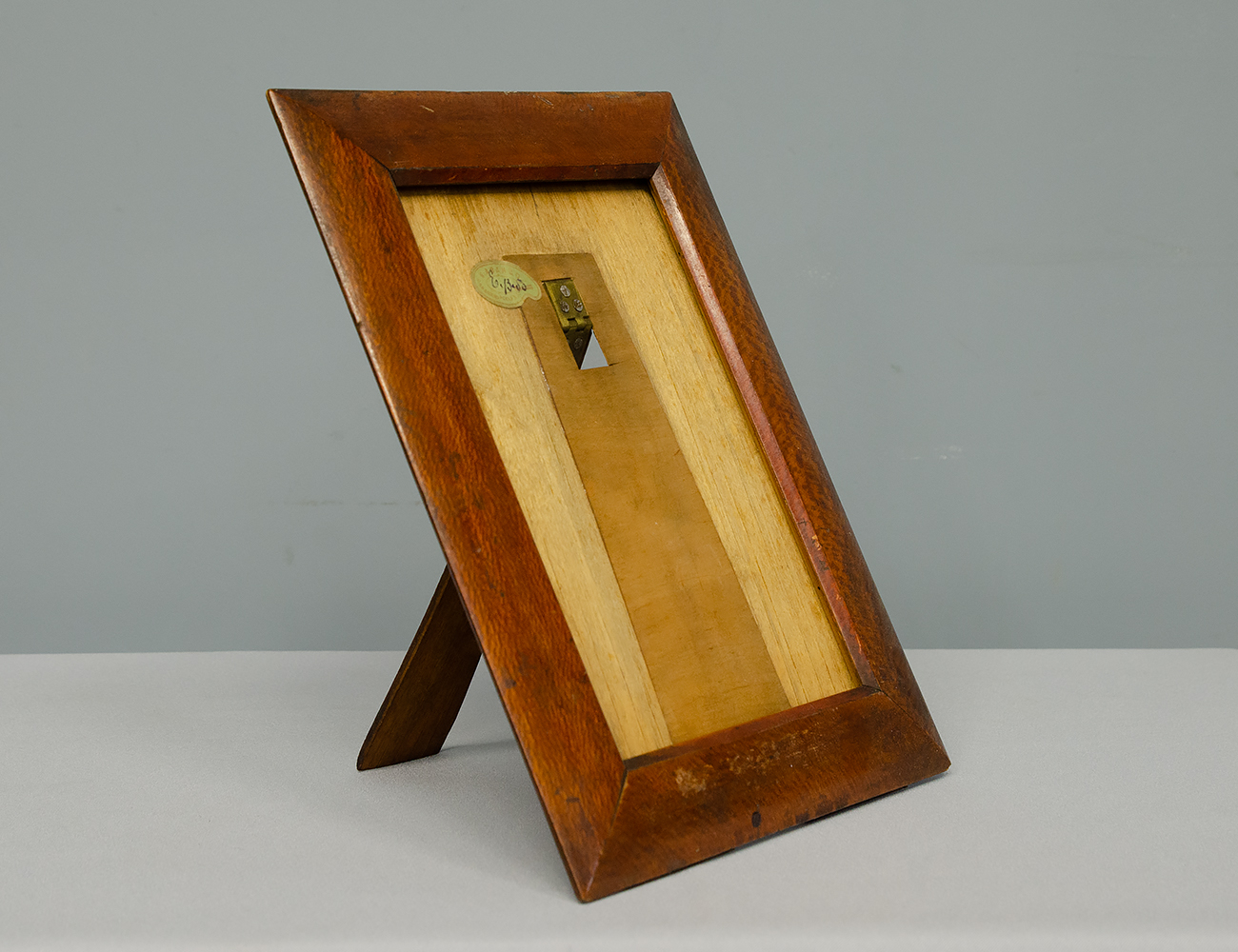 Старинная рама волнистой березы