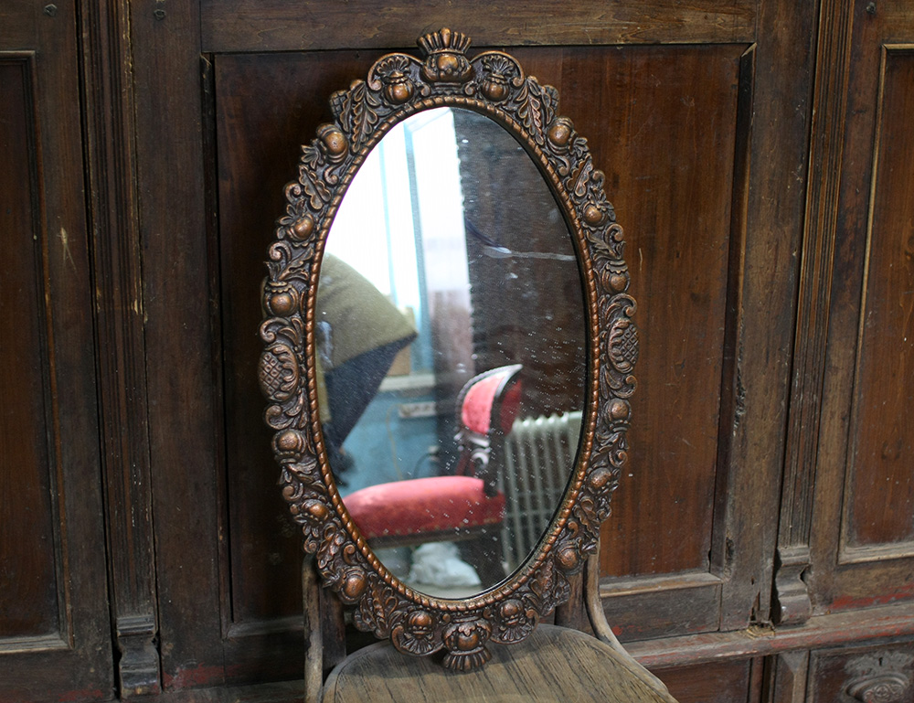 Купить старинное зеркало. Старинное зеркало. Зеркало в металлической оправе. Старые зеркала. Антикварное зеркало.