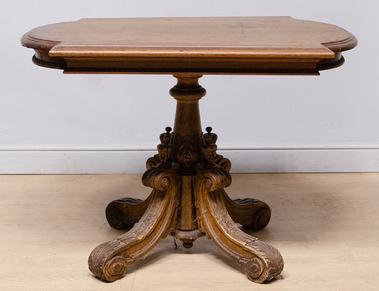 Гостиный стол старинный. Антикварный дубовый стол. Гипсовый стол. Стол 19 века арт. Столик россии