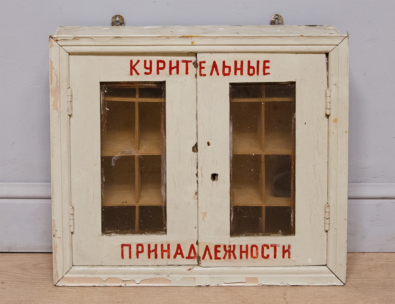Контора К - Старинный навесной шкафчик, артикул ШН-17609