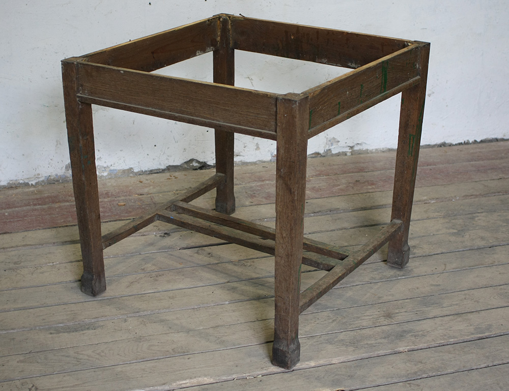 Дубовое подстолье