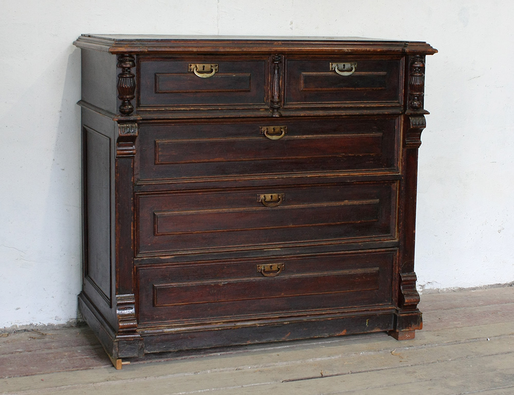 Реставрация мебели купить. Старинный шкаф 1950 реставрированный. Старый комод. Старый деревянный комод. Антикварный комод.