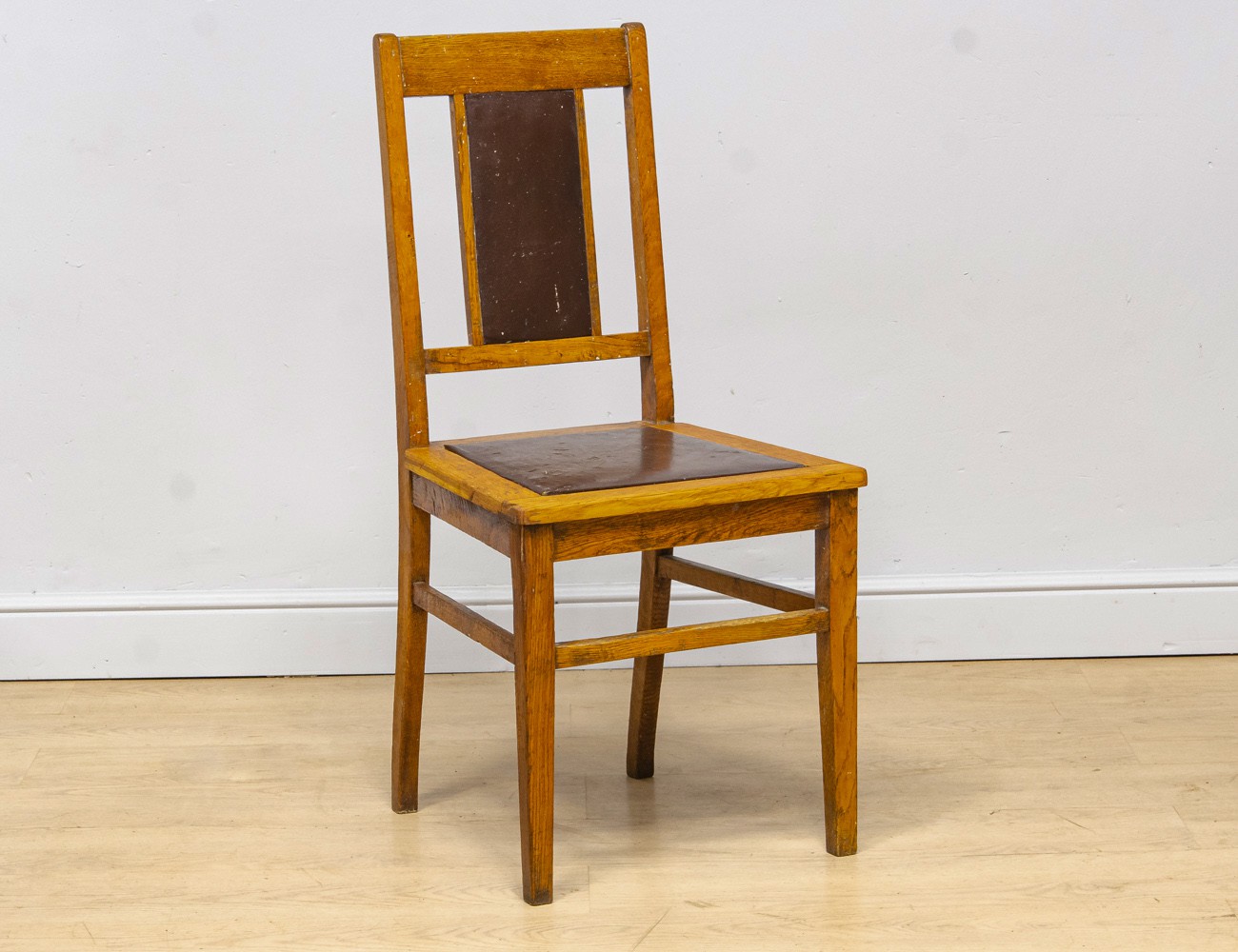 Стул из дуба купить. Старинный стул из дуба. Стулья из дуба СССР. Дубовые стулья до революции. Производитель дубовых стульев до революции.