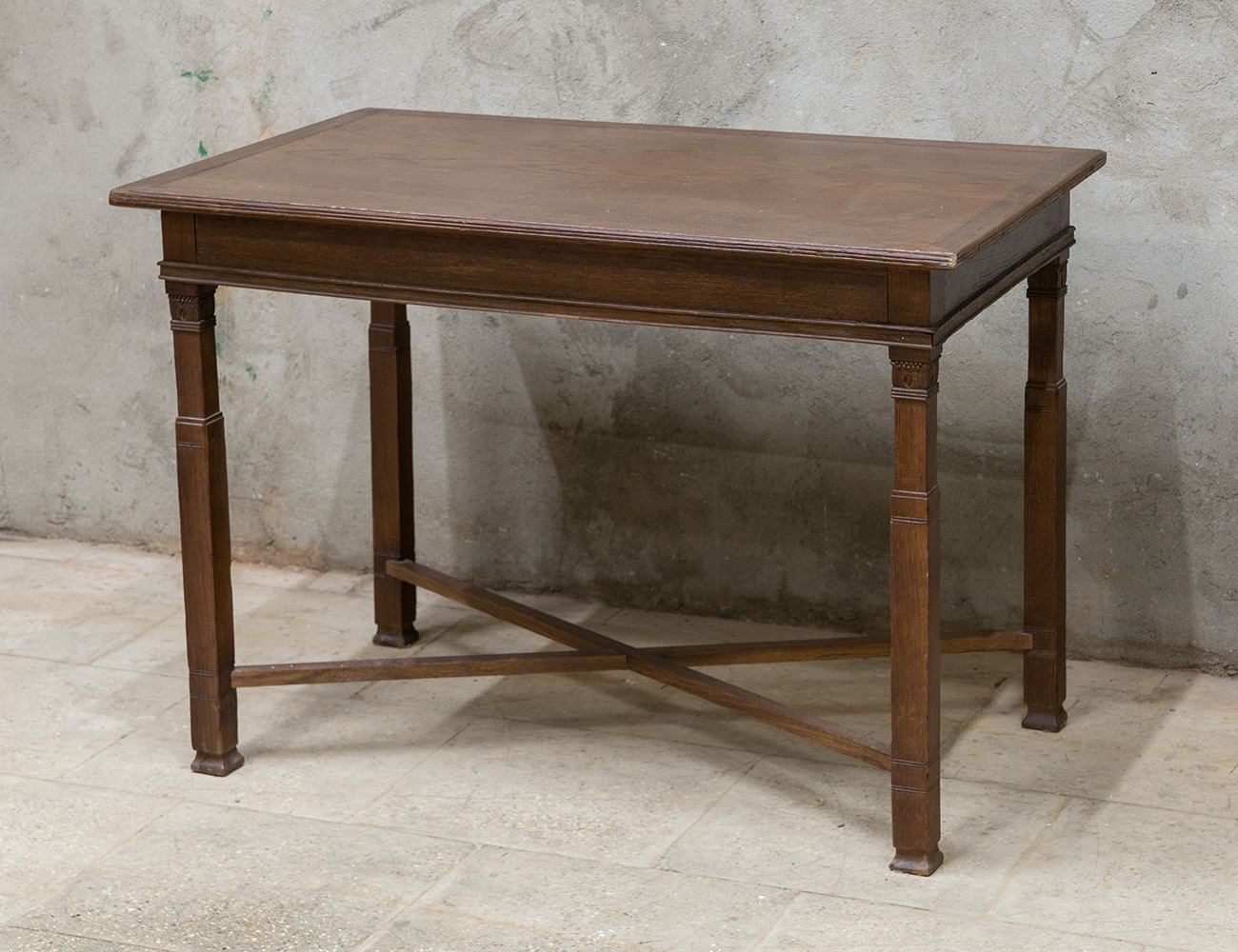 Антикварный дубовый обеденный стол