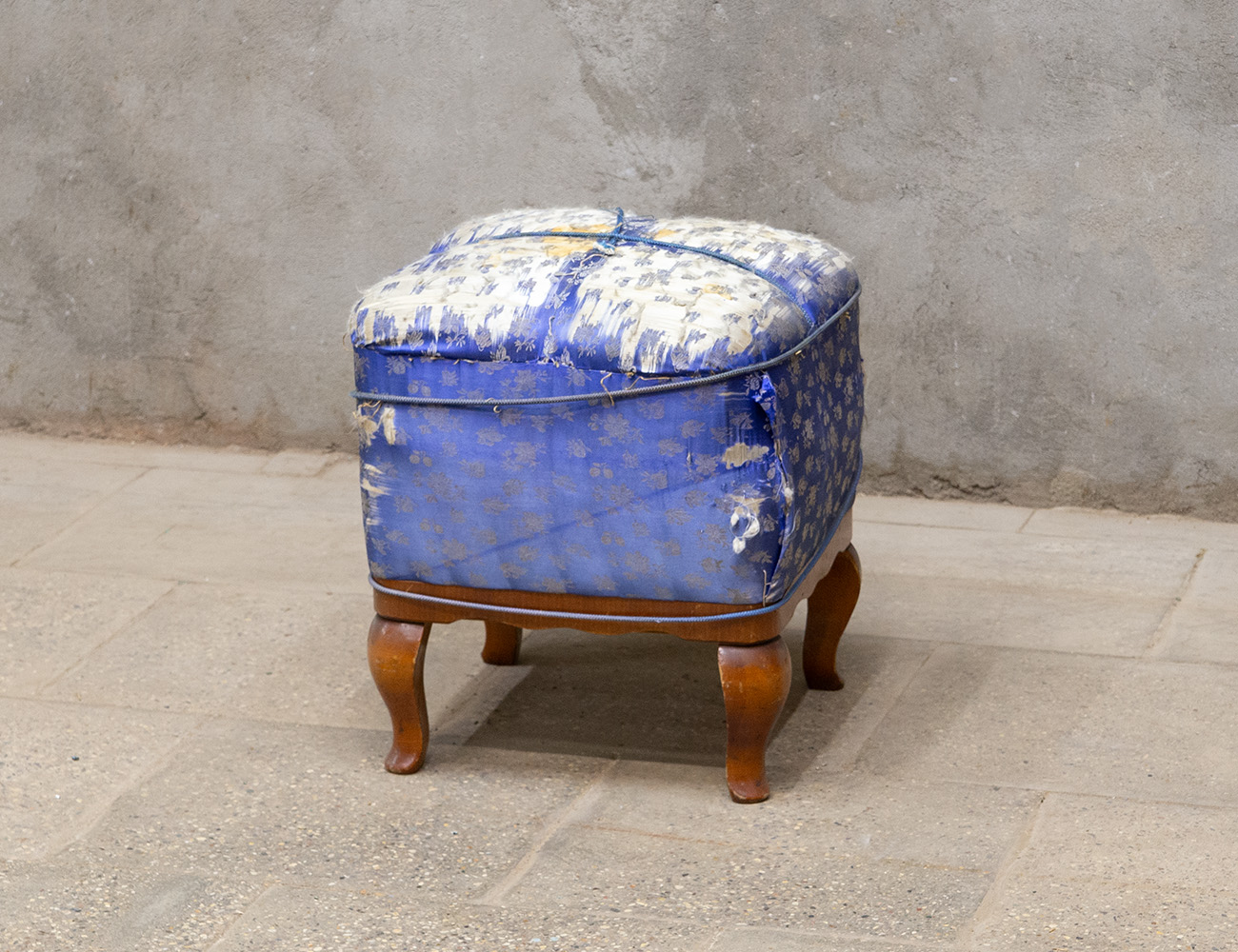 Винтажный пуф 