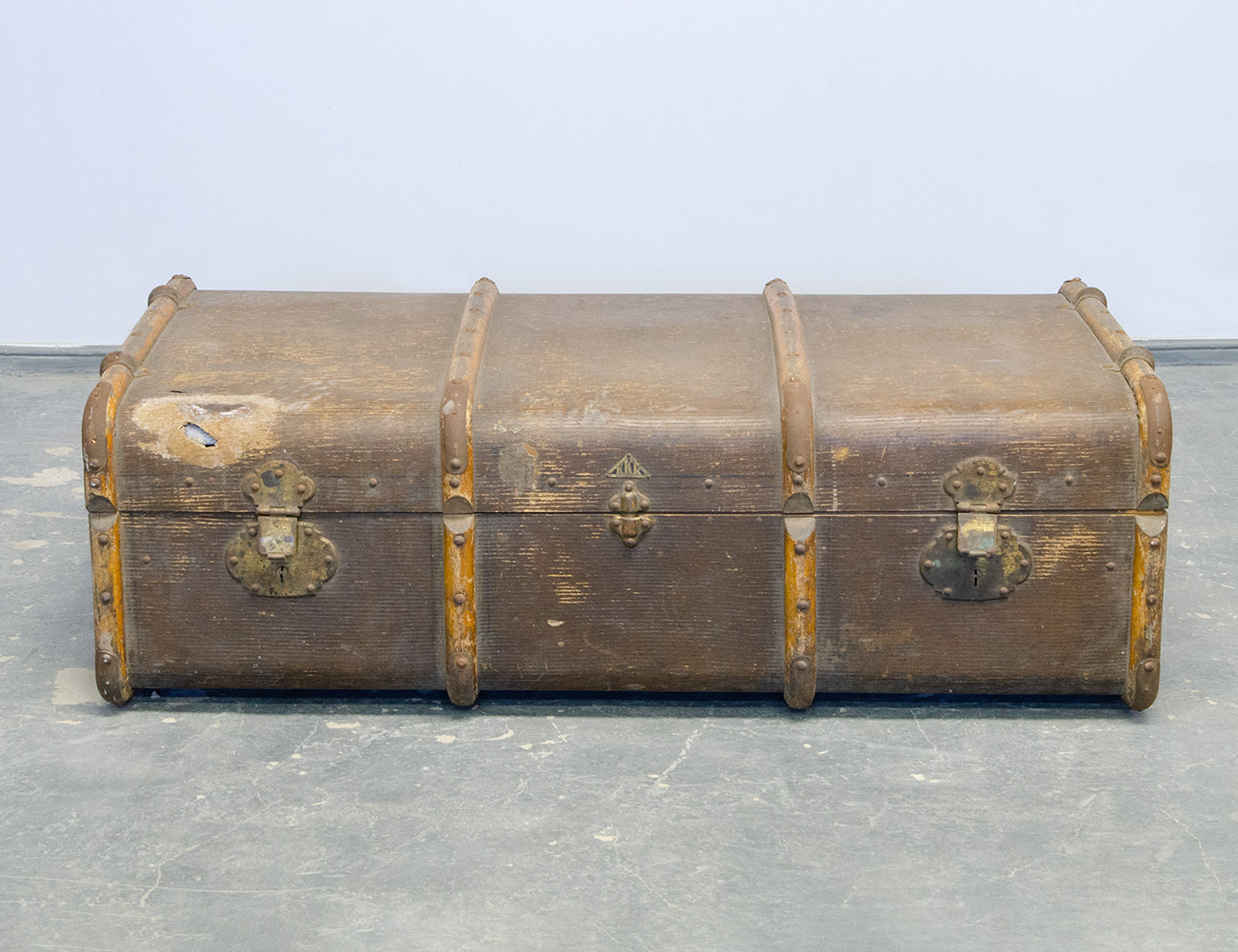 Старинный дорожный чемодан