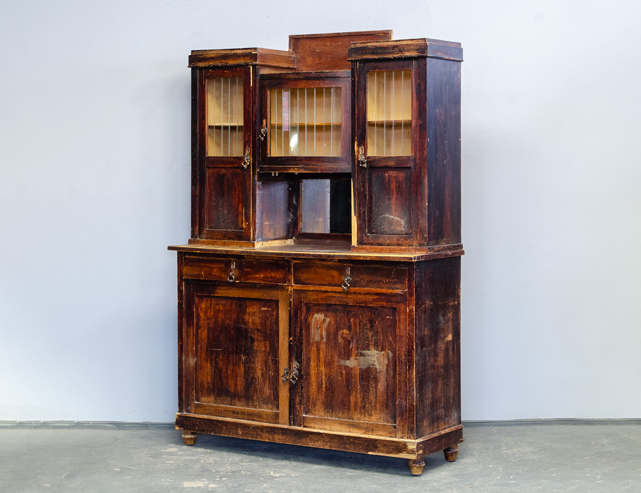 Старинный буфет