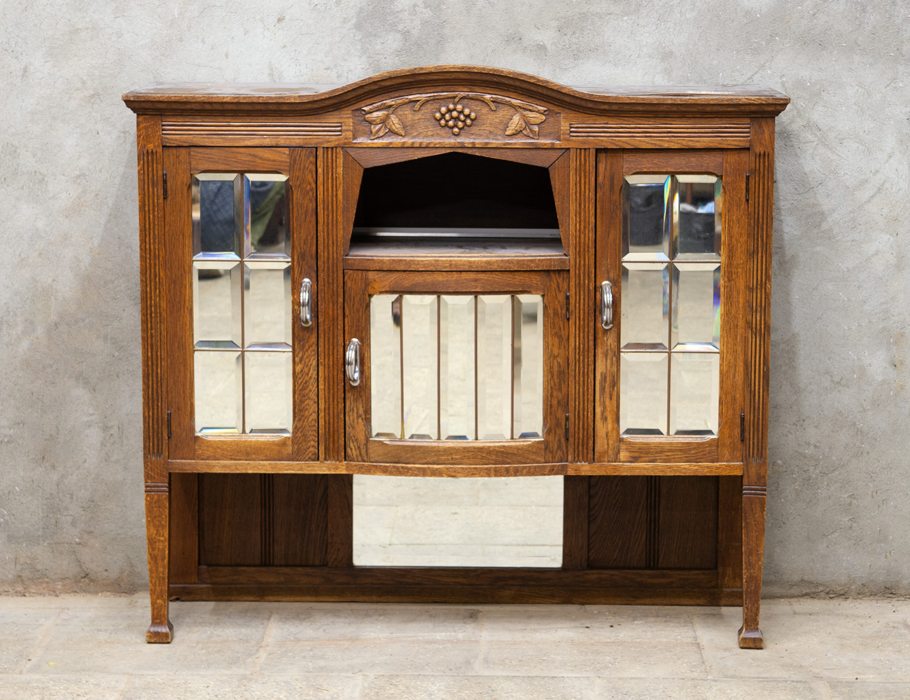 Старинный дубовый верх от буфета