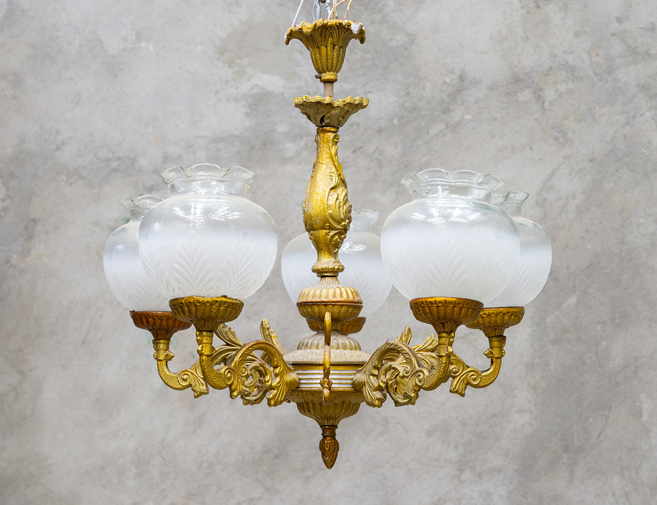 Старинная люстра