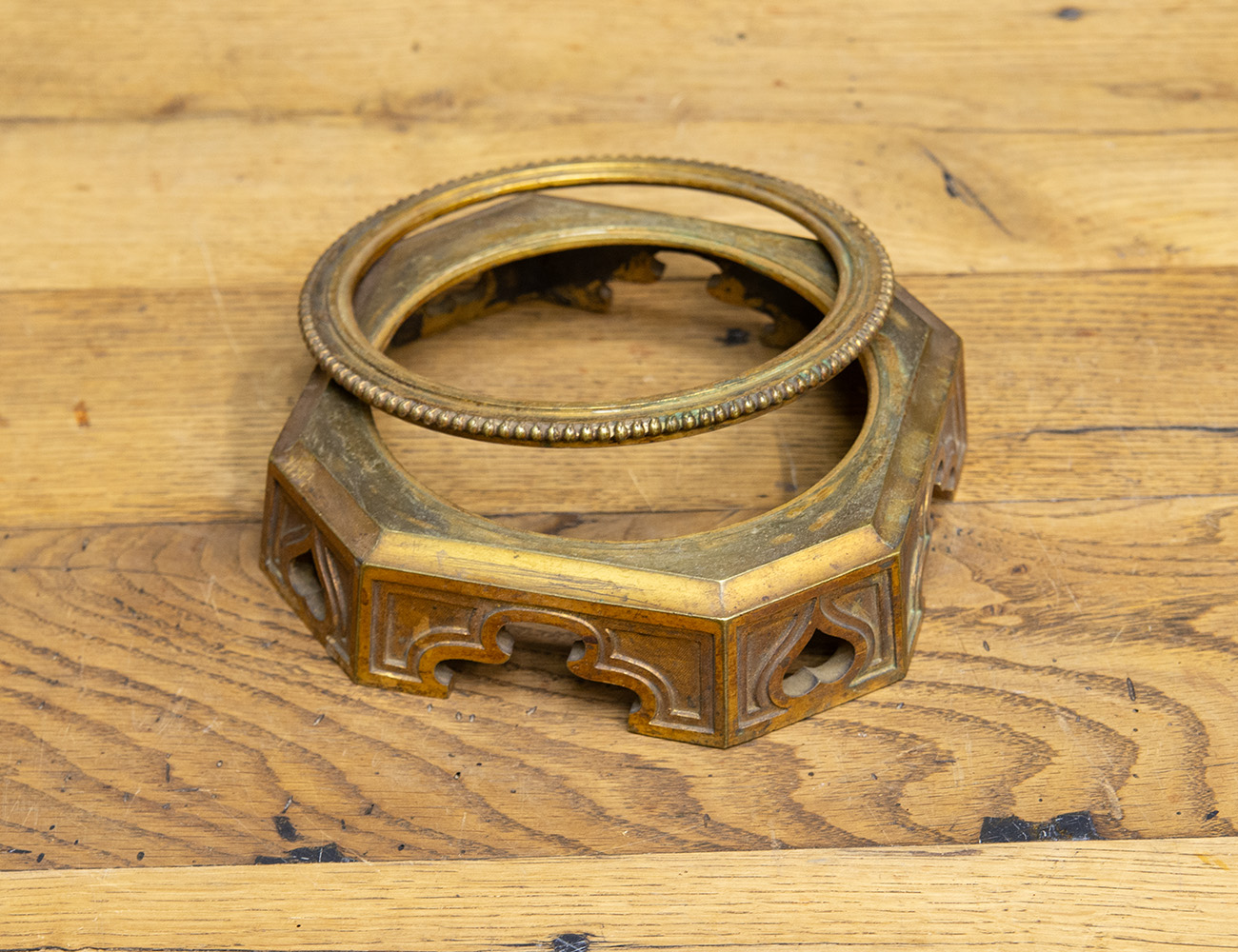 Старинная подставка от горшка