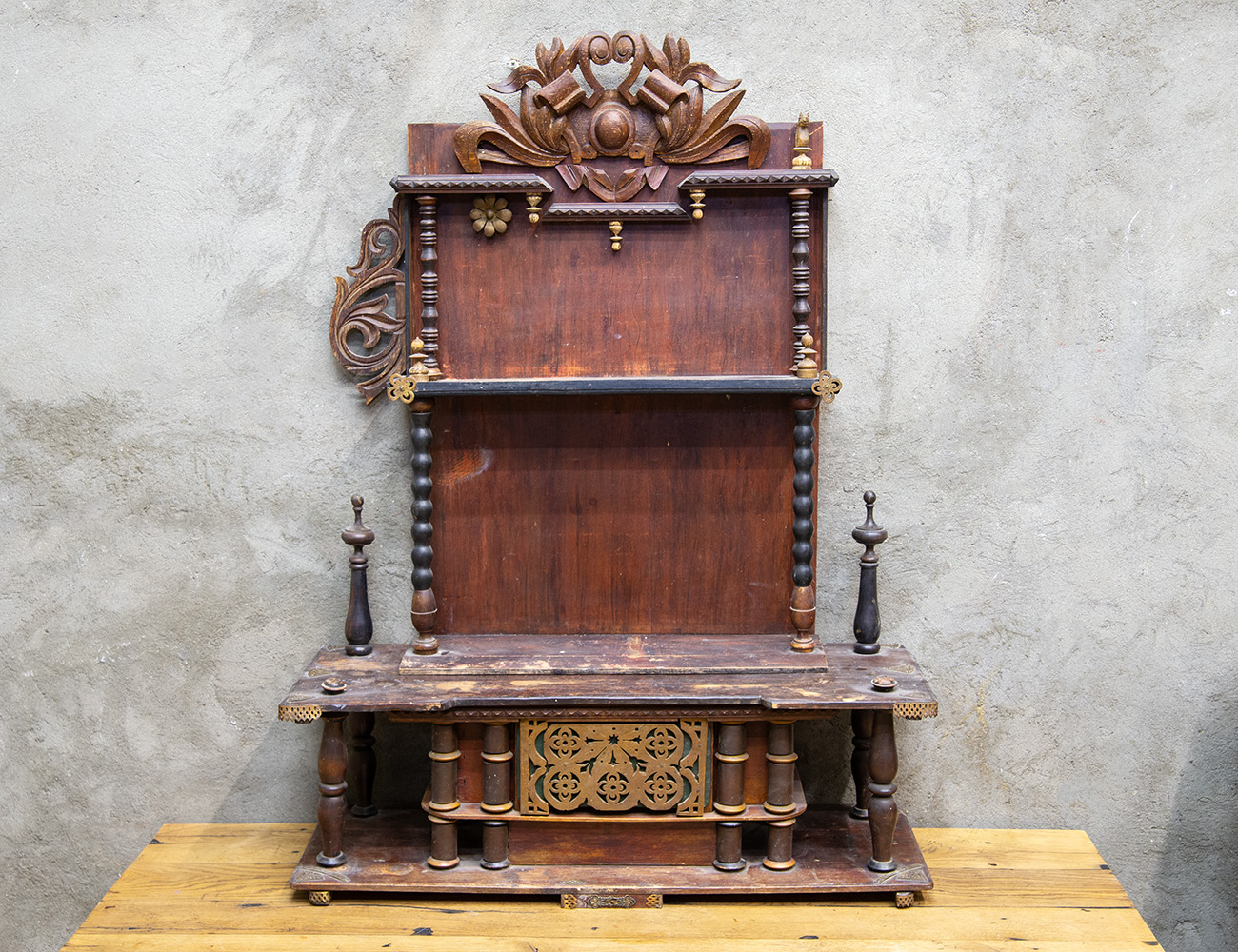 Старинная полка