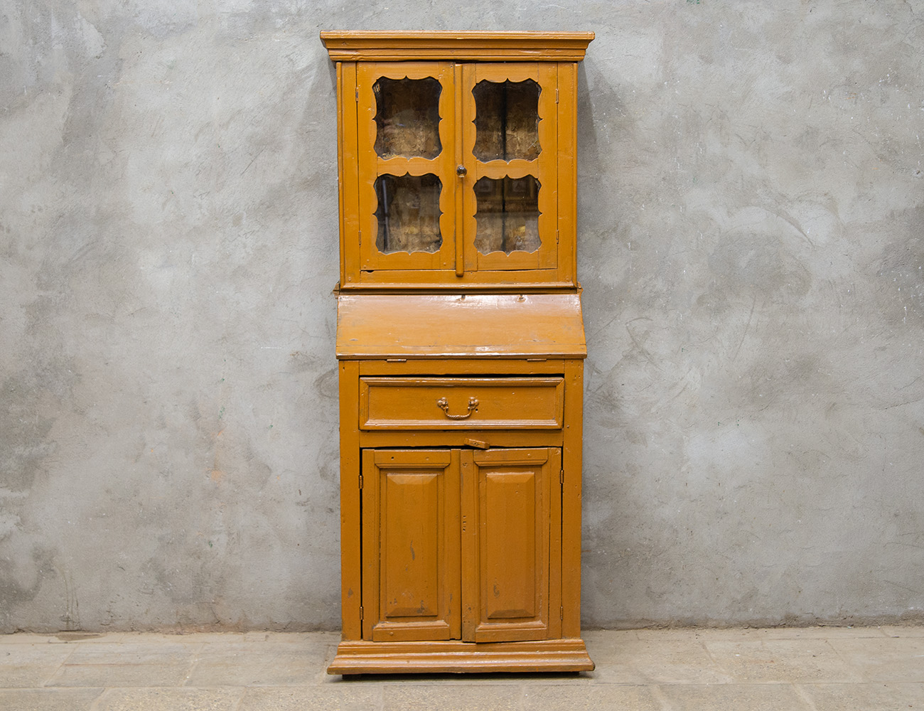 Старинный деревенский буфет