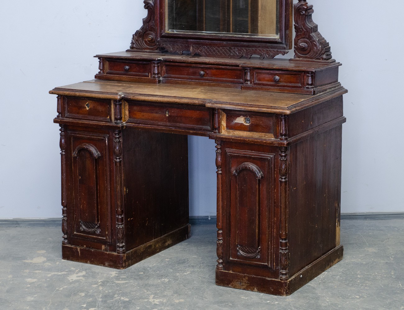 Антикварный туалетный стол 19 века