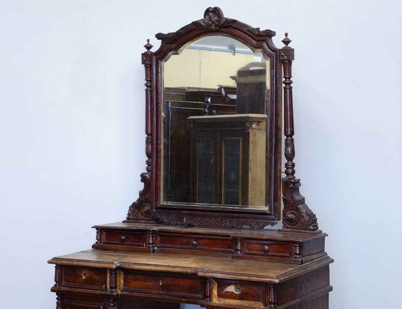 Антикварный туалетный стол 19 века