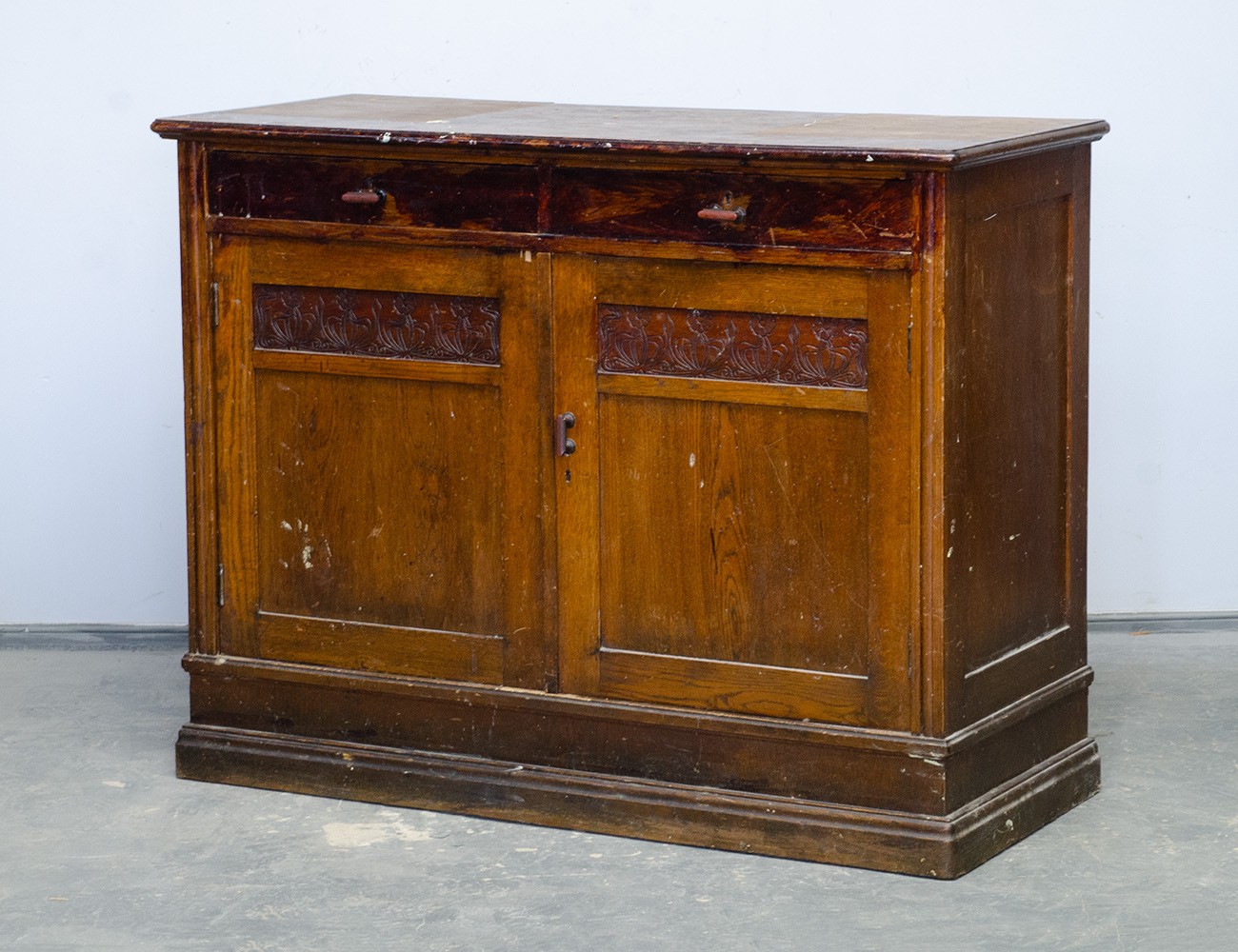 Старинная дубовая тумба