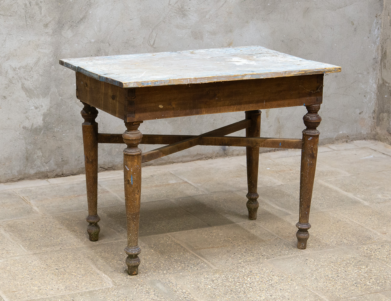 Старинный деревенский стол