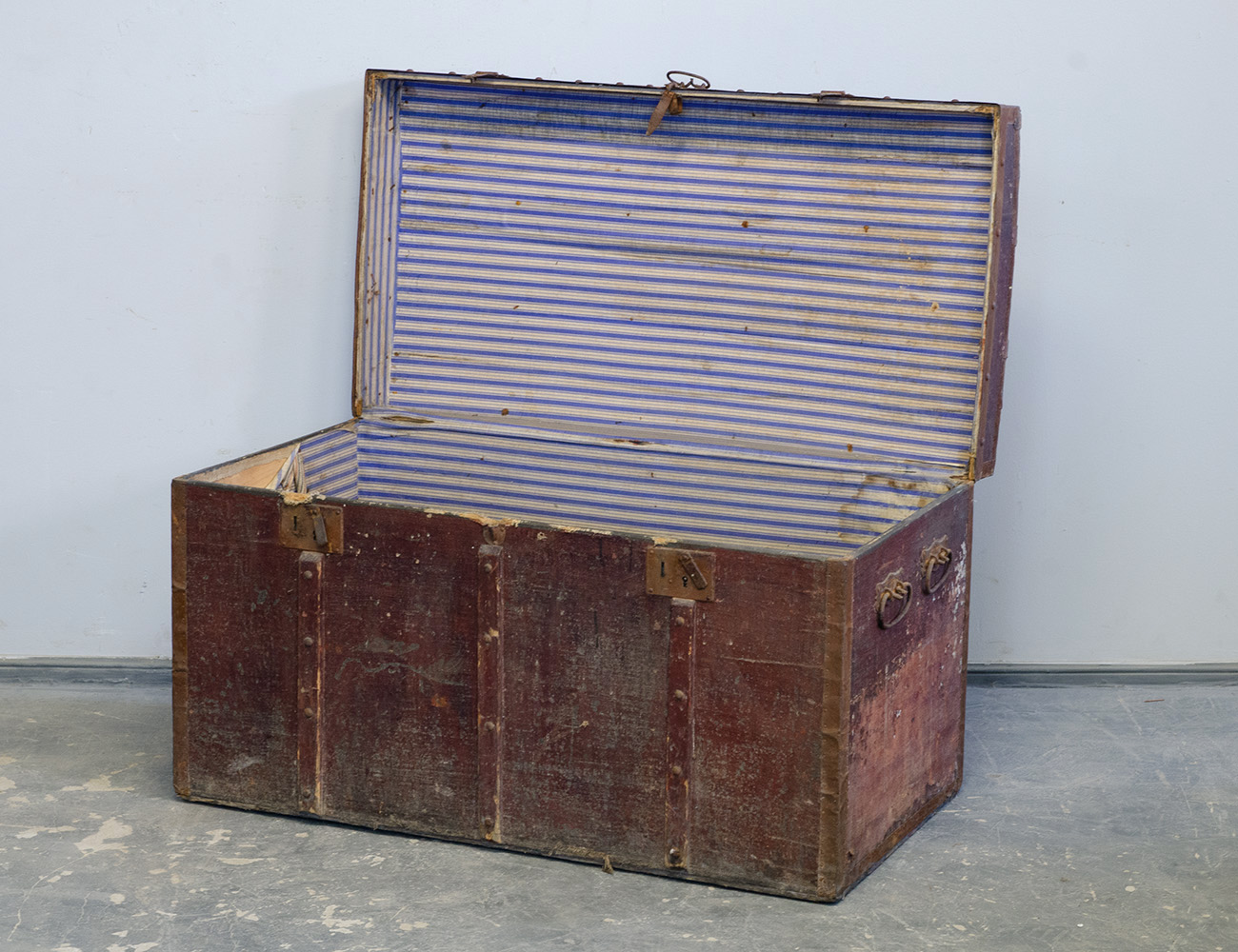 Старинный дорожный кофр