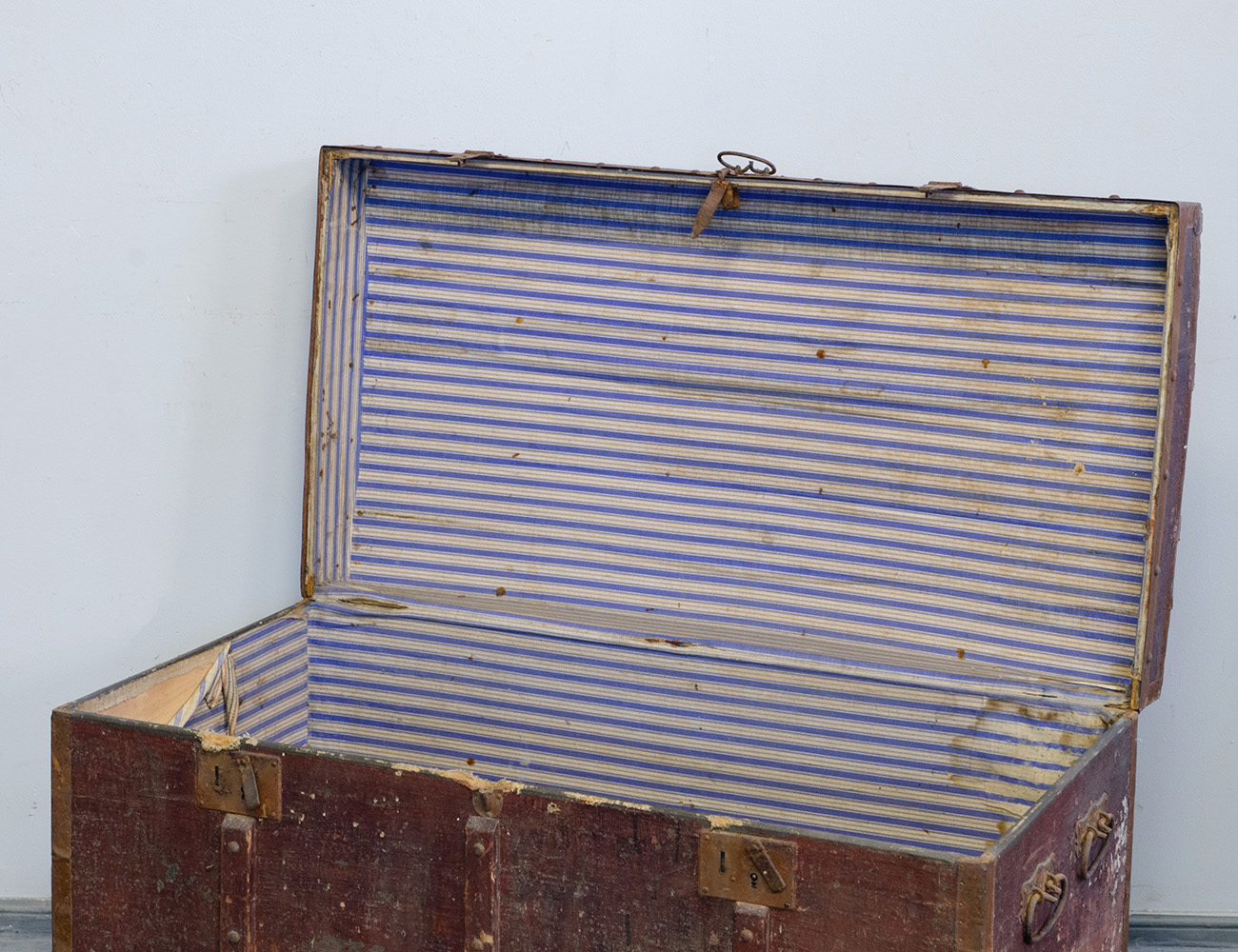 Старинный дорожный кофр
