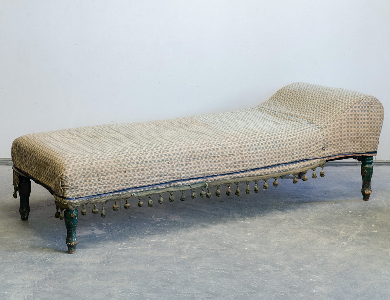 Старинная кушетка