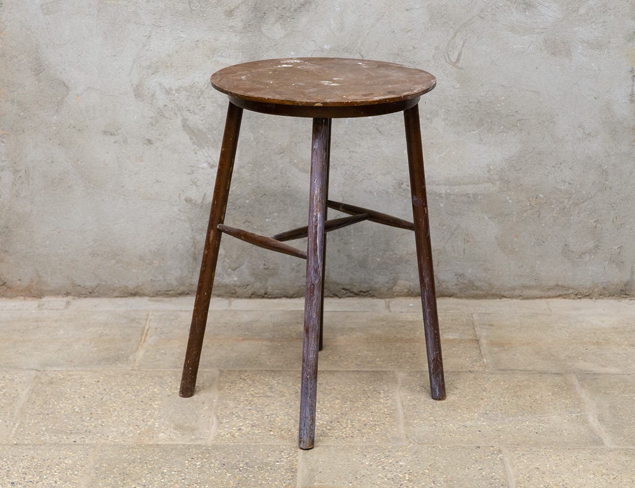 Старинный круглый столик