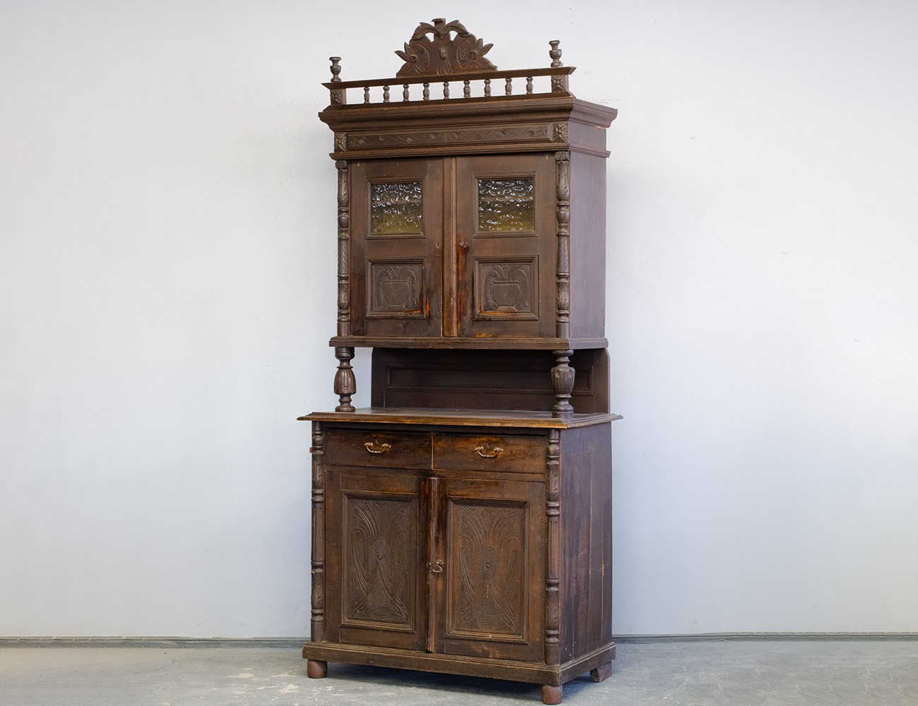 Старинный буфет