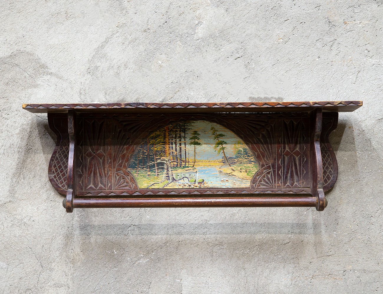 Старинная полка с пейзажем