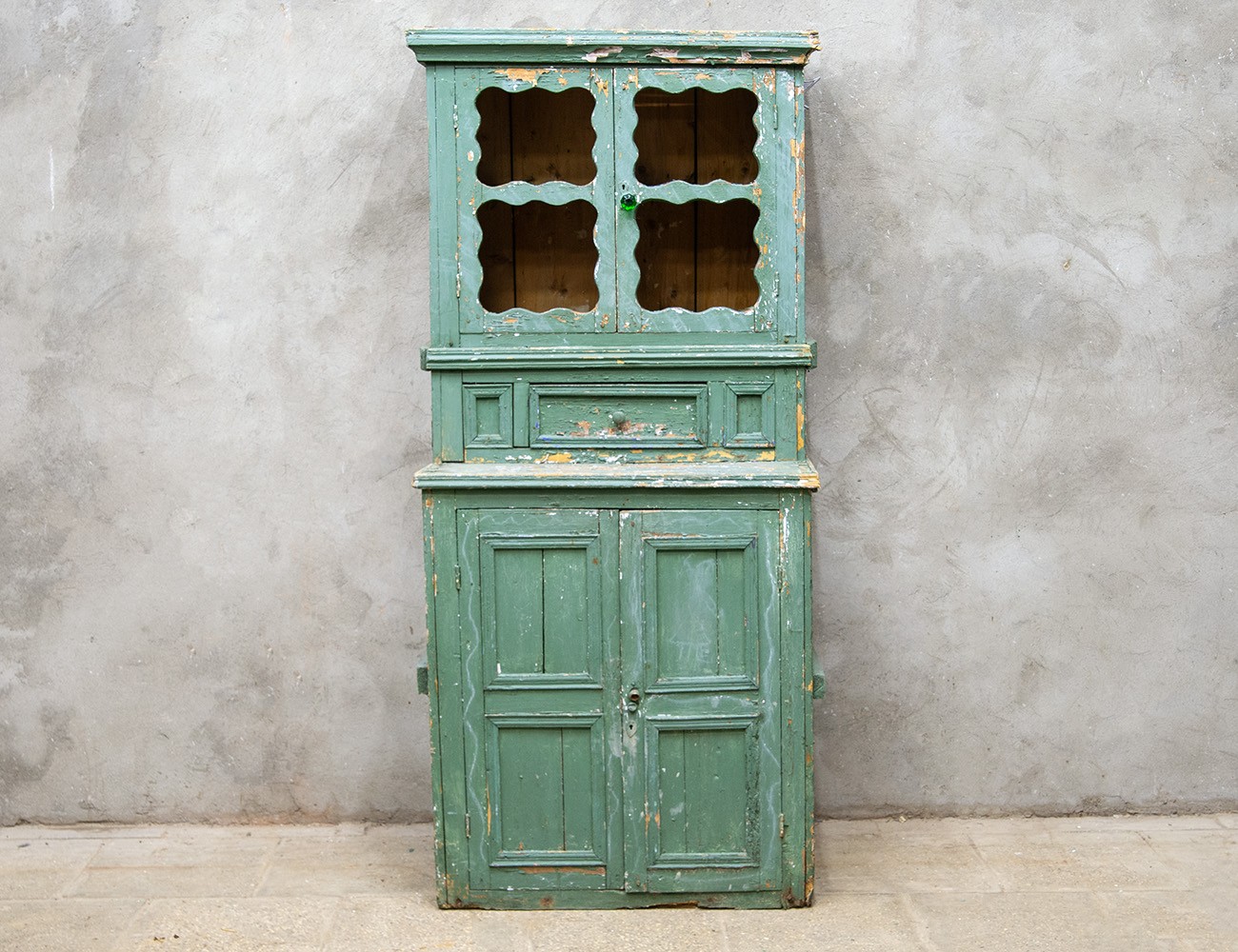 Старинный деревенский буфет