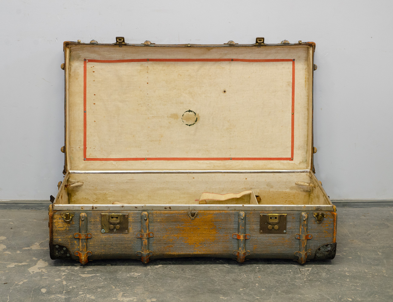 Старинный дорожный кофр