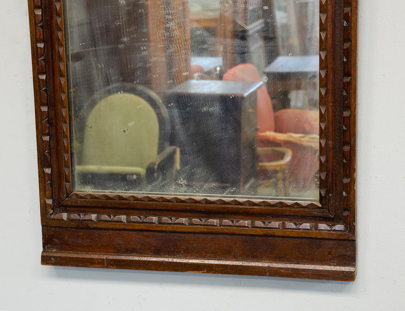 Старинное настенное зеркало