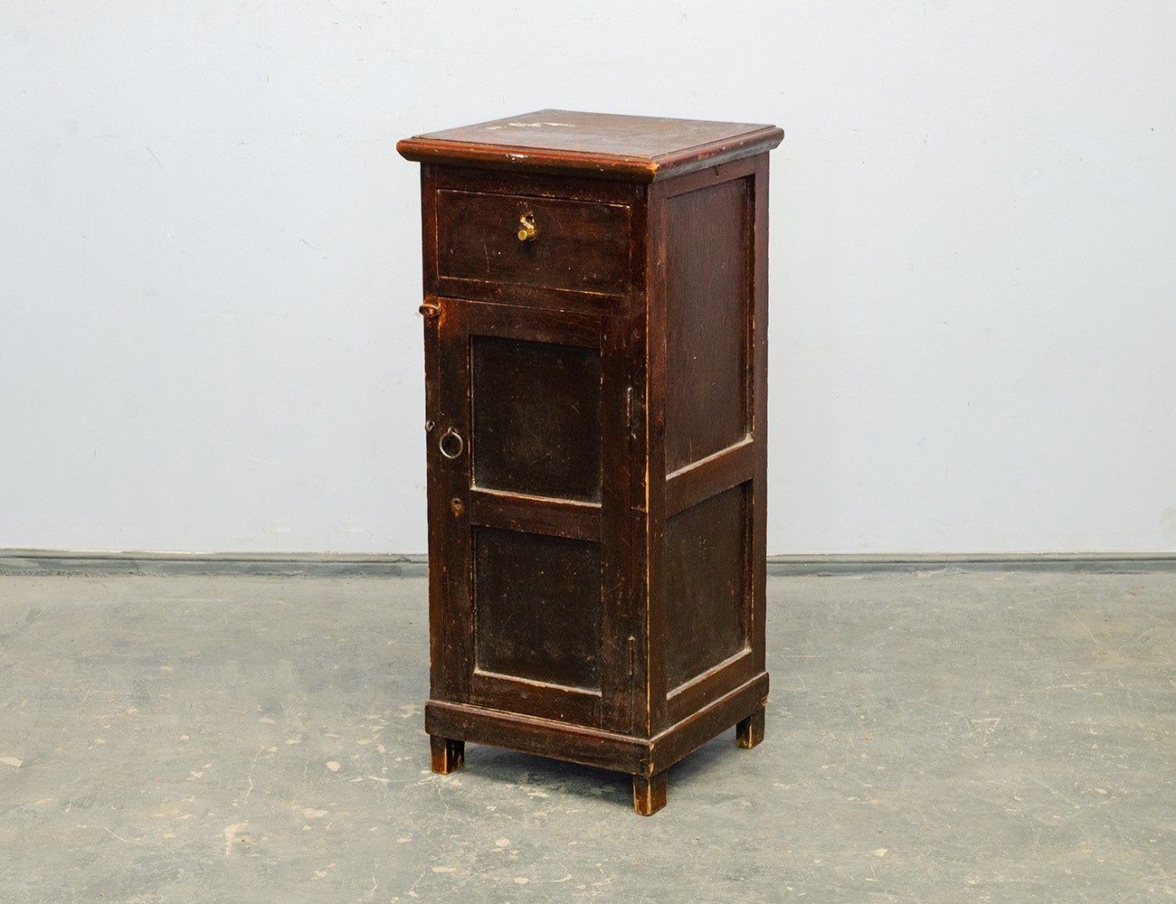 Старинная тумба