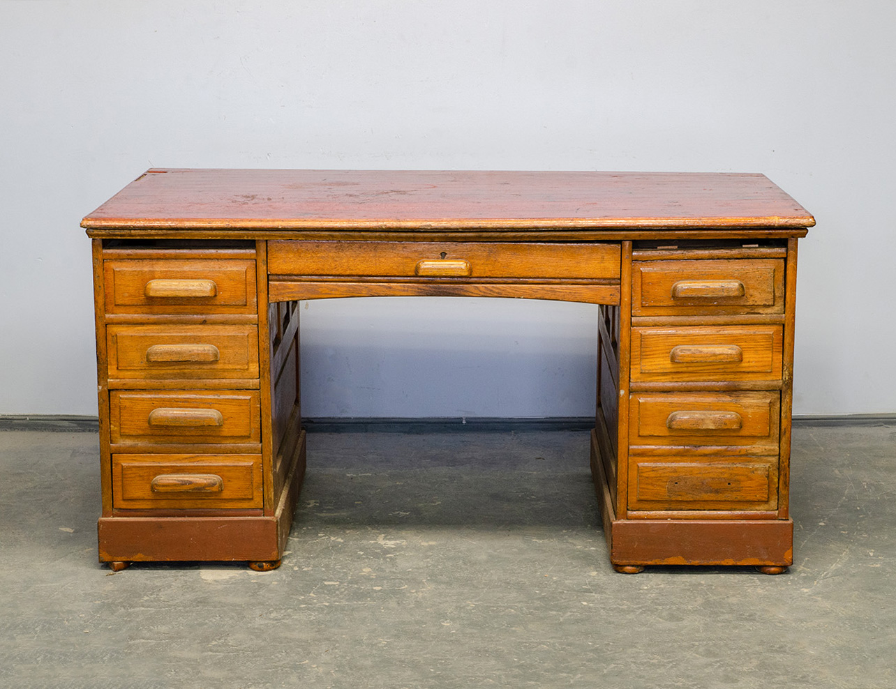 Старинный дубовый конторский стол