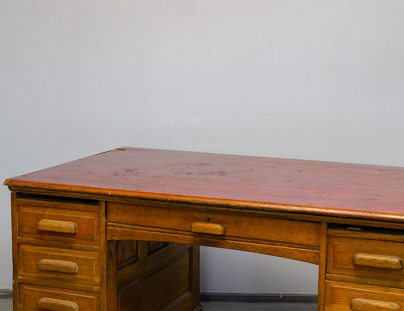 Старинный дубовый конторский стол