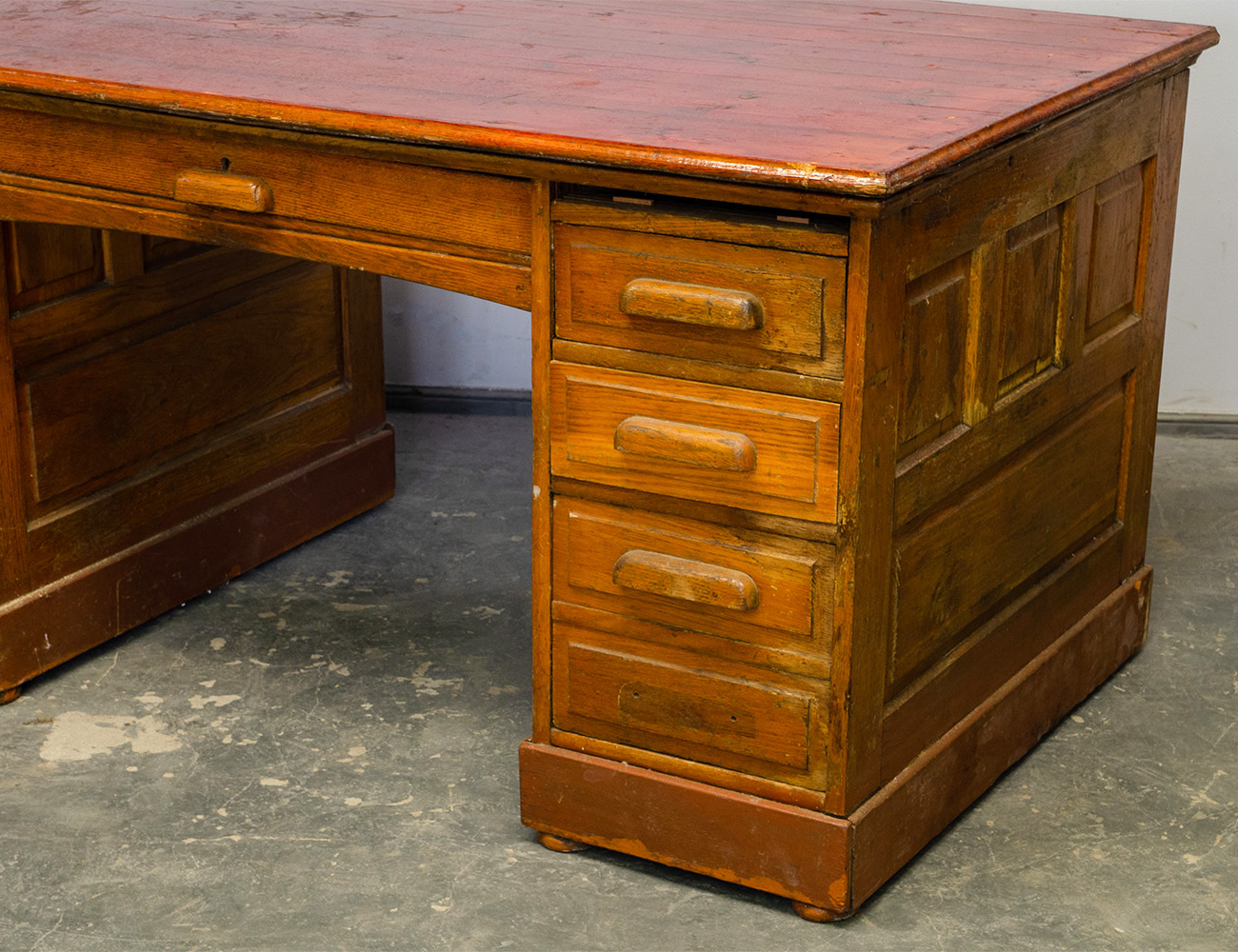 Старинный дубовый конторский стол