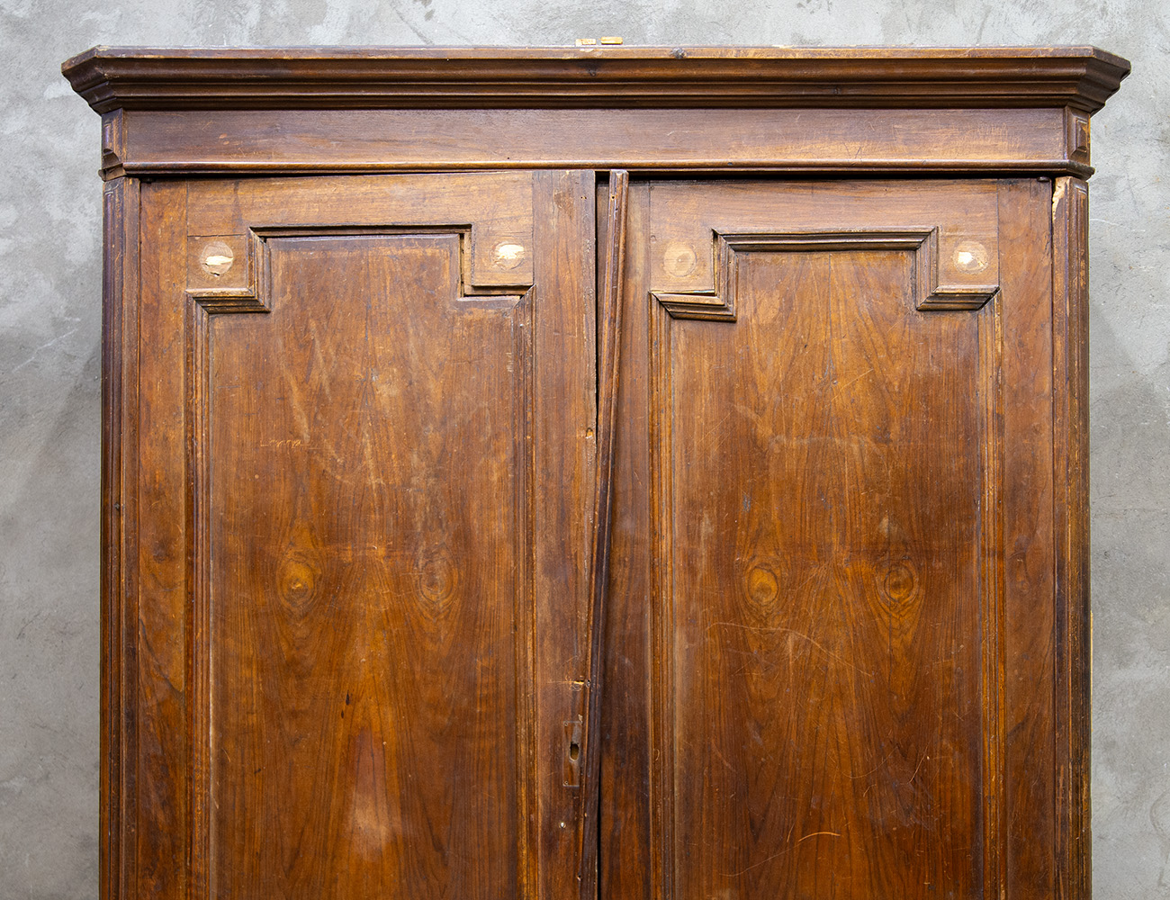 Старинный платяной шкаф 19 века