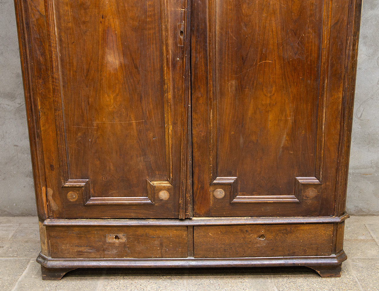 Старинный платяной шкаф 19 века