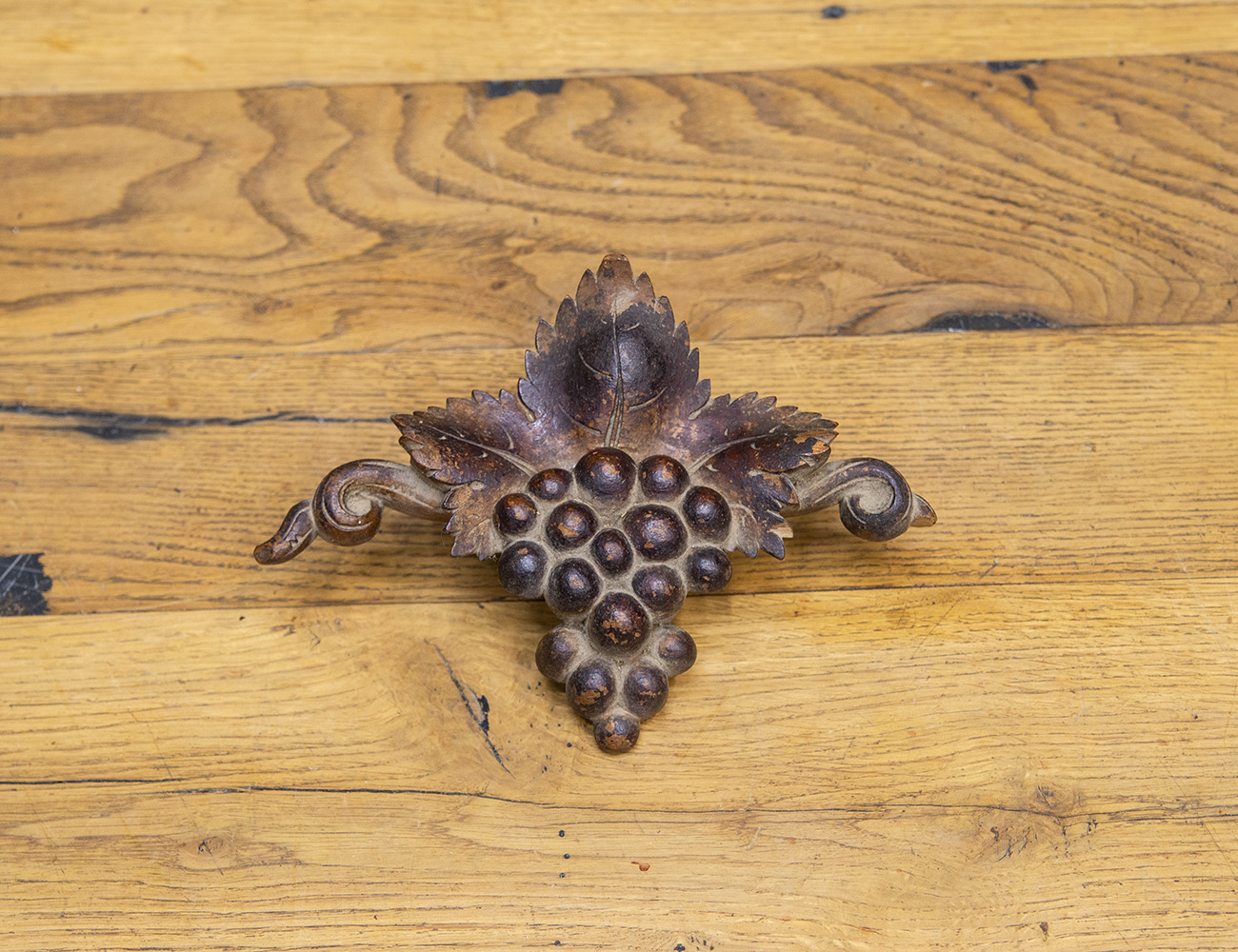 Старинный резной элемент