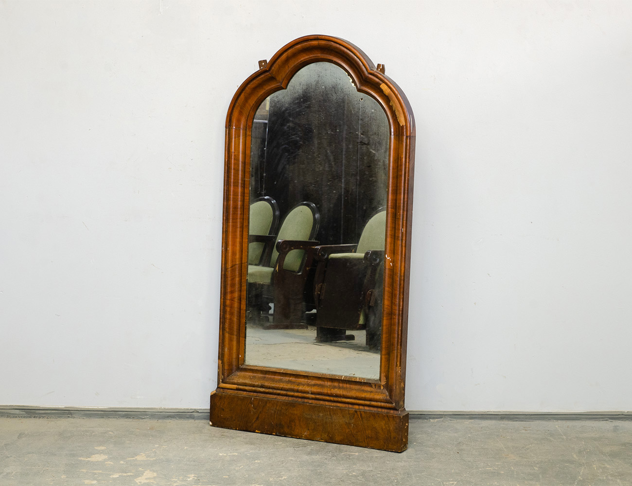 Старинное ореховое зеркало