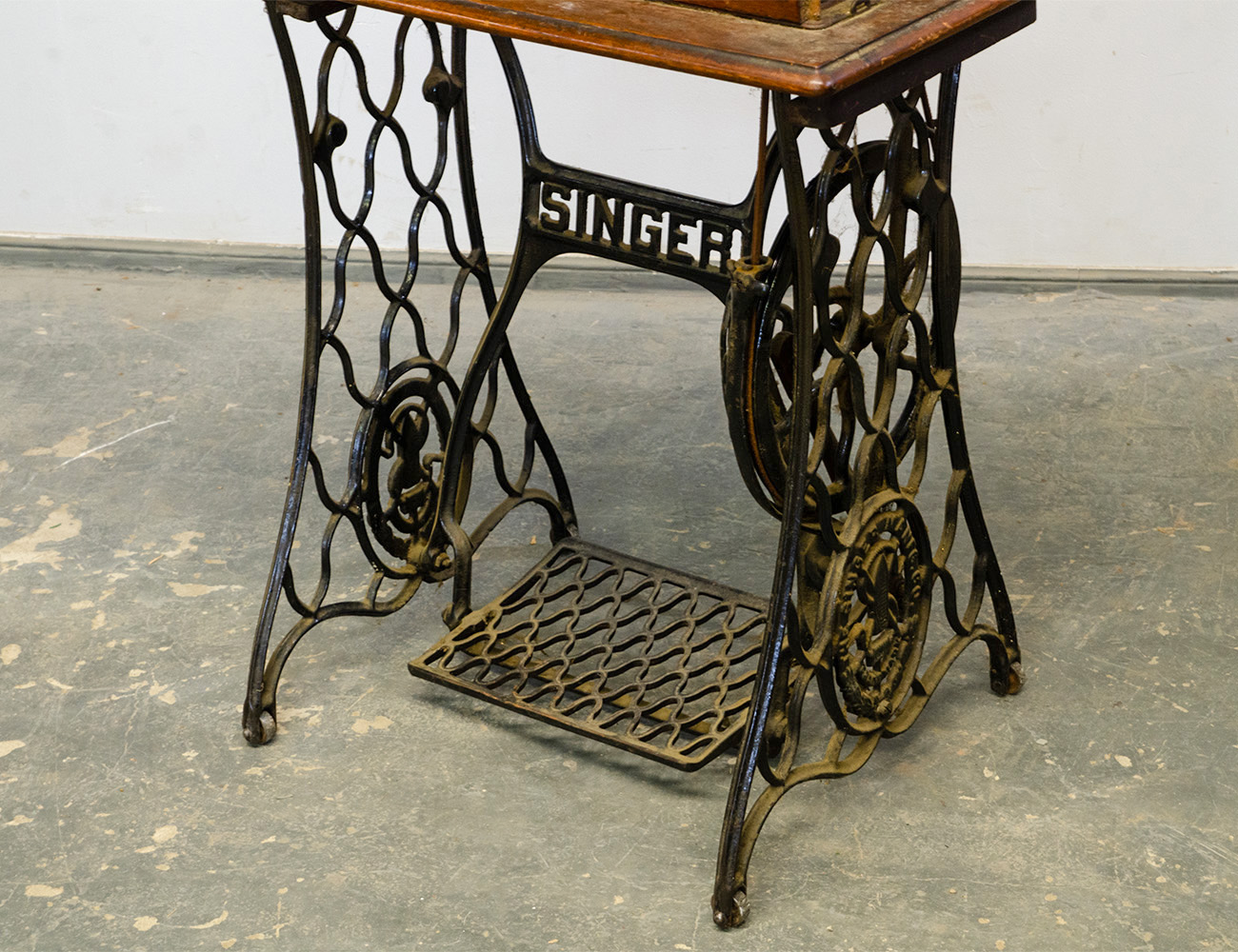 Чугунная станина Singer